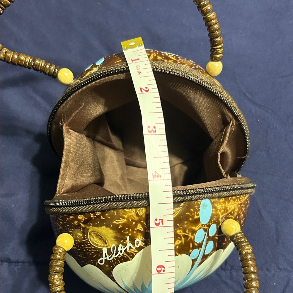 Coconut Clutch - Picture 3 of 8